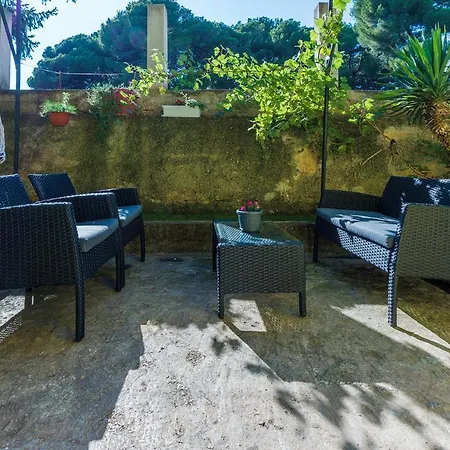 Floral Apartment Pula