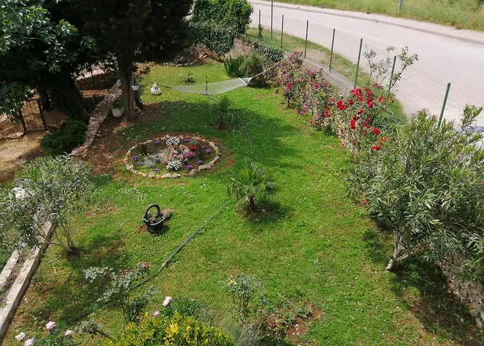 Floral Appartement Pula